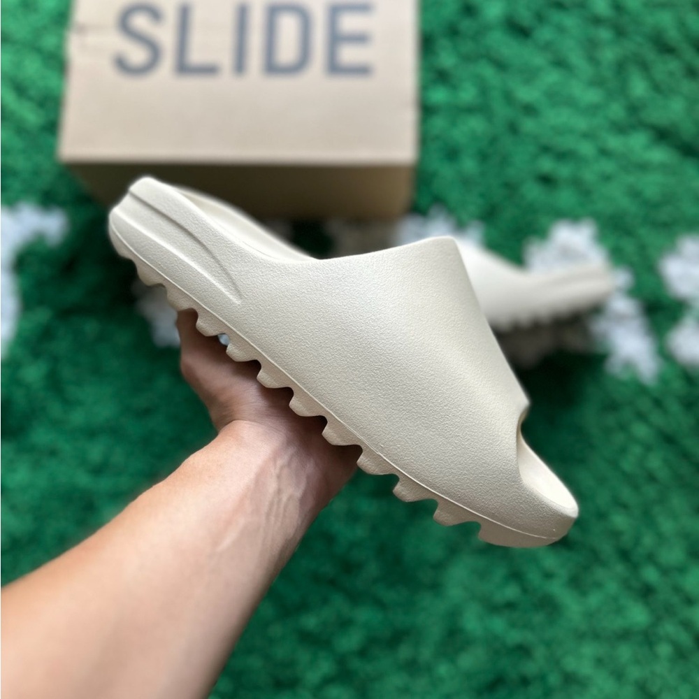 Yeezy Slides Bone Men Size 11